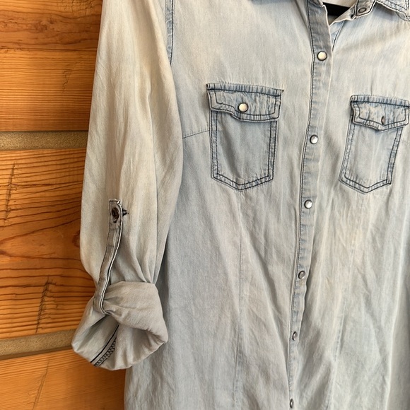 Button down - Picture 3 of 4